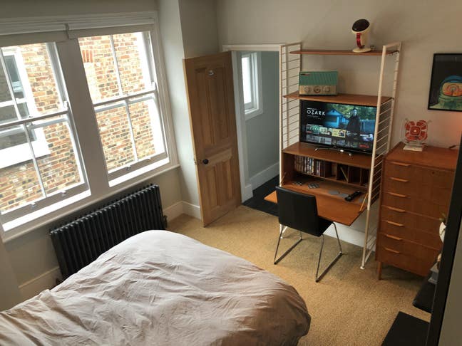 En suite bedroom with shared kitchen  Main Photo