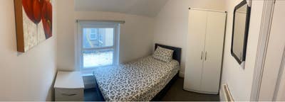 Lovely Single Room LIV.  Main Photo