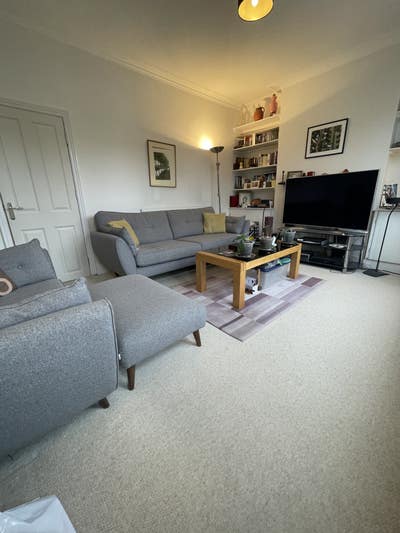 Light airy double bedroom with en-suite bathroom. Main Photo
