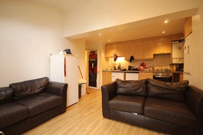 Room to Let - Single Occupancy Only Bills Included Main Photo