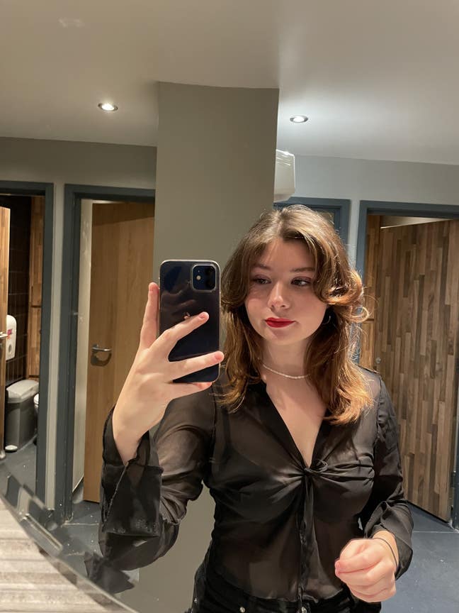 24 yr old film professional looking for room   Main Photo