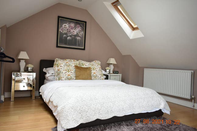 Immaculate Loft Bedroom in 3 bed Victorian Terrace Main Photo