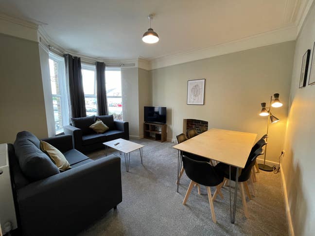 Lovely Double Room - Edgcumbe Ave, Newquay Main Photo