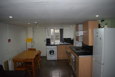 🏡 2-Bedroom Home in Estcourt Avenue-AV Now!! Main Photo