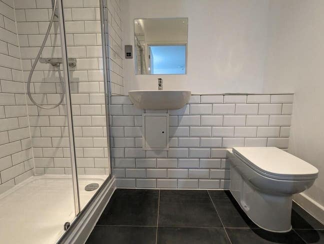 Room available in 2 bedroom apartment  Main Photo