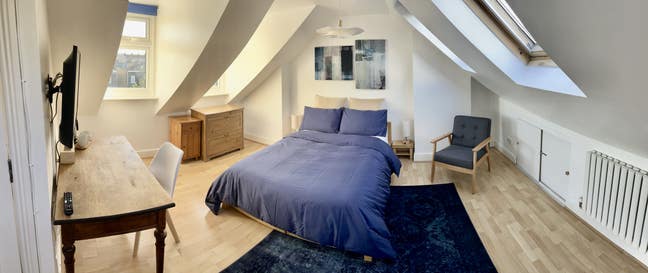 Lovely Double Room in a Warm, Welcoming Home Main Photo