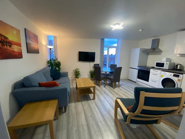Refurbished 2 bedroom flat in Prime location Main Photo