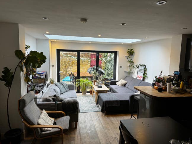 All bills included Double room (E1) Main Photo