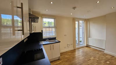 Private Garden Flat Pet Friendly N12 Main Photo