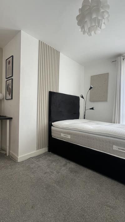 Double Bedroom in 2-Bed NewBuild Home  Main Photo