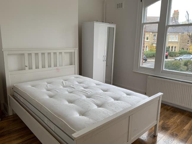 Luxury 2 Bed 2 Bath Flat Brockley Main Photo