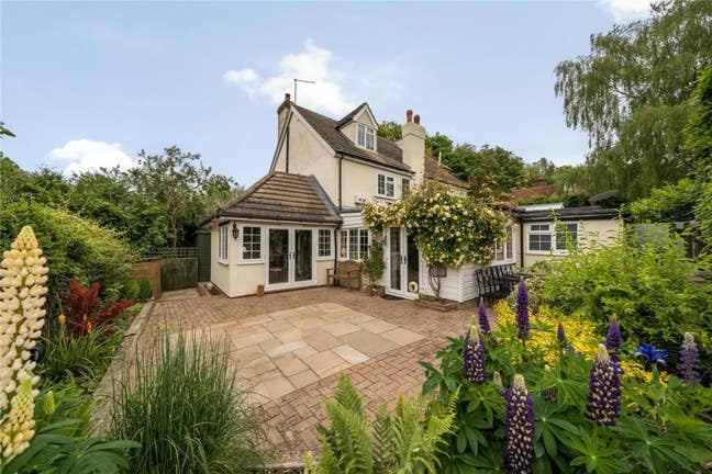 Charming Country Cottage Room for Rent Main Photo