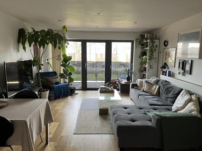 Double Room with own bathroom in lovely flat Main Photo