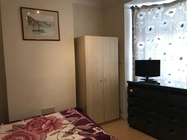 Large Double Bedroom for Rent in Newbury Park Main Photo