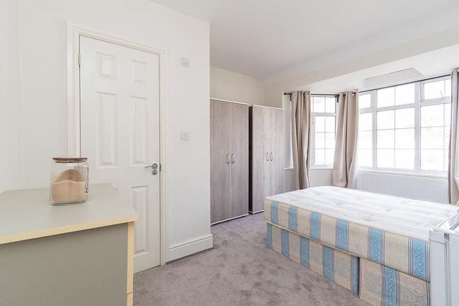 Double Room - Private Bathroom - All Bills Incl. Main Photo