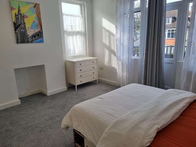 >> SPACIOUS En-suite Double Room in a Shared House Main Photo