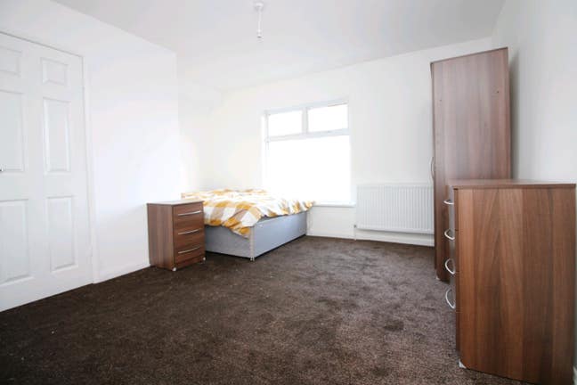 Large room for rent only 425£ a month Main Photo