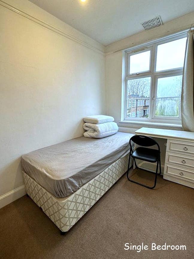 Single Room in Sutton (Near Train Station) Main Photo
