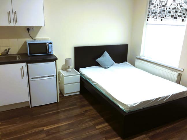 Bedsit Studio £925 Pcm Ilford Main Photo