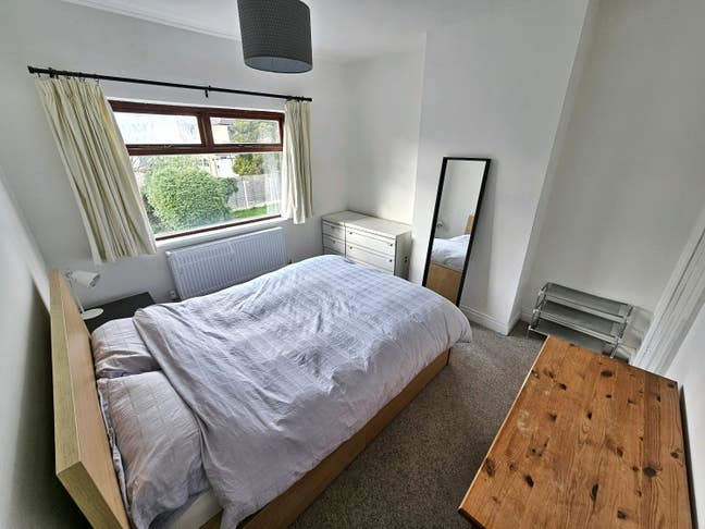 Fully furnished, double room in spacious house Main Photo