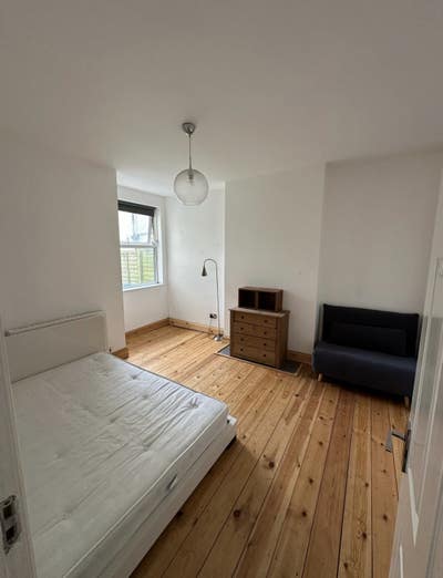 Lovely spacious double room to let in Clacton Main Photo