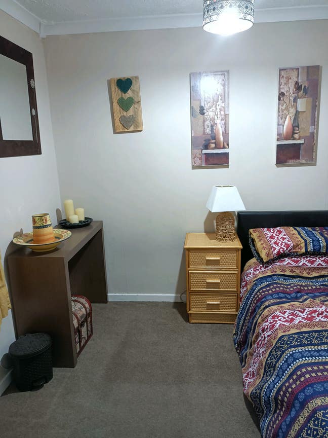Rooms available in quiet street Main Photo