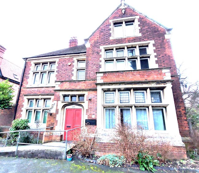 Room in spacious house share for &pound;350 inc Bills Main Photo