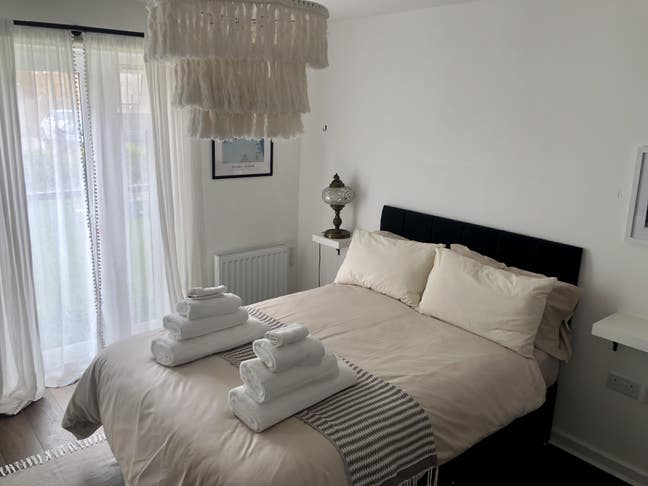 Double room available in new apartment Main Photo