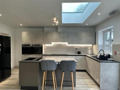 Luxurious new home with spacious bedrooms Main Photo
