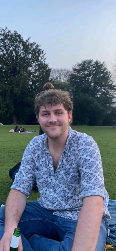 I am a professional male aged 23. I am lookin... Main Photo