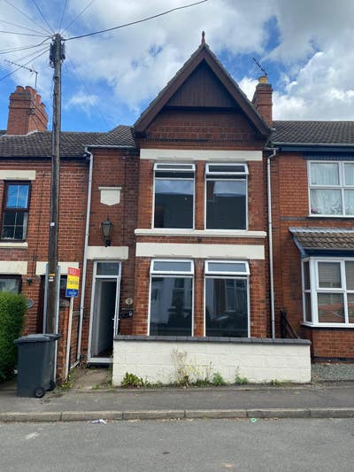 Large Double Bedroom Available Main Photo