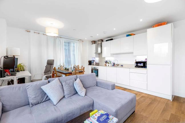 Spacious 1st floor, King size 1 bed Apartment Main Photo