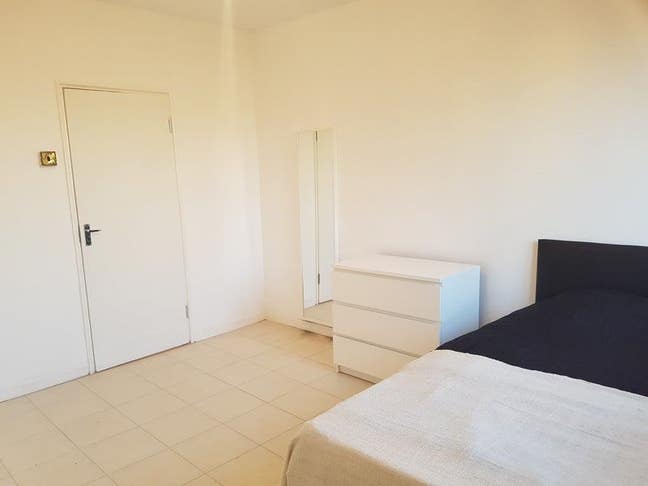 Book today,New XXL Room, 8 mins to Aldgate St !!! Main Photo