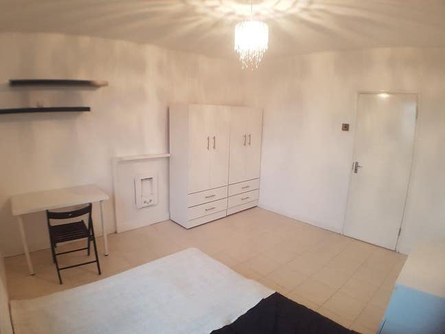 Book today,New XXL Room, 8 mins to Aldgate St !!! Main Photo