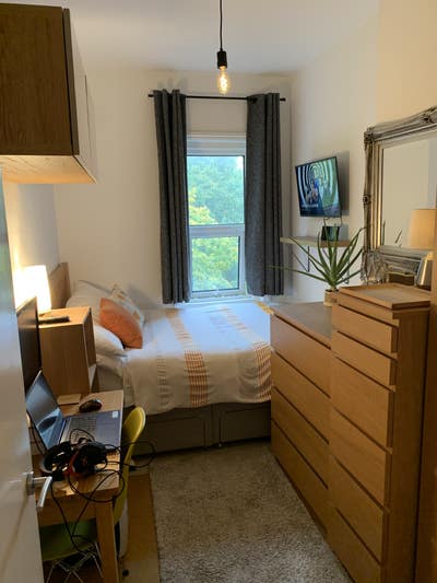 Double Room Shops and tube 5mins walk Main Photo