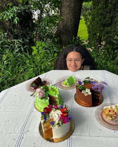 (For 1 room) baker/finance and cat !  Main Photo