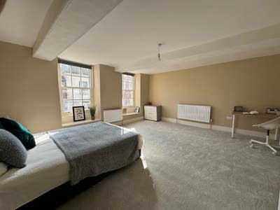  Beautiful  Double  Rooms  Available GL18 Main Photo