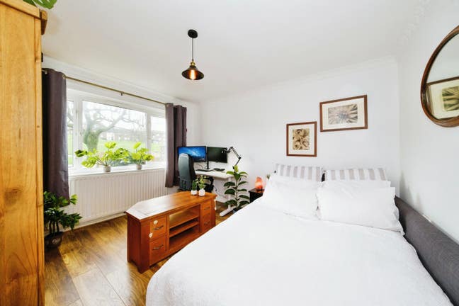Available, Quiet room by the park Main Photo