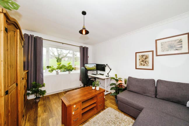 Available, Quite room by the park Main Photo