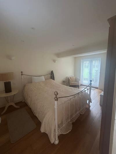 Self contained luxury one bedroom accommodation wi Main Photo