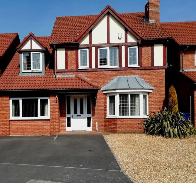 Beautiful double room in Professional House Share Main Photo