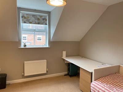 Extra Large Room in Royal Wootton Bassett Main Photo