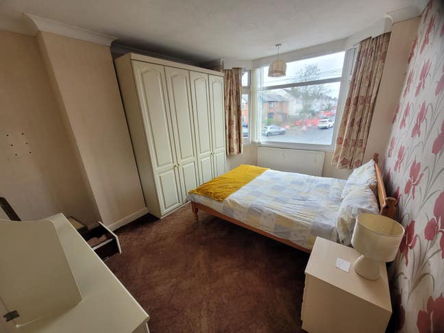 Coventry Hospital UHCW c.15 min walk CV2 5 Main Photo
