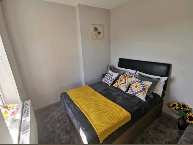 1 offsuite room available in Rotherham Main Photo