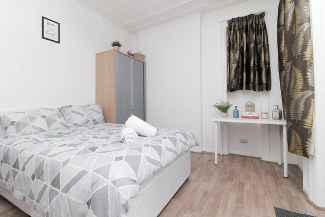 Huge New Dbl Room with Garden Access in Acton Main Photo