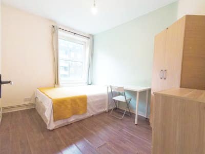 Bright Double room, 12 mins to Brixton station Main Photo
