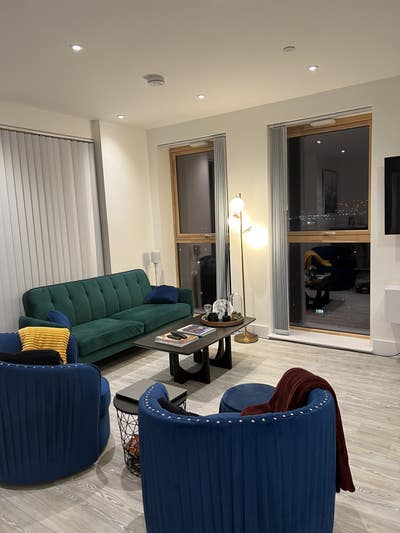 Double bedroom with Cleaner - available now Main Photo