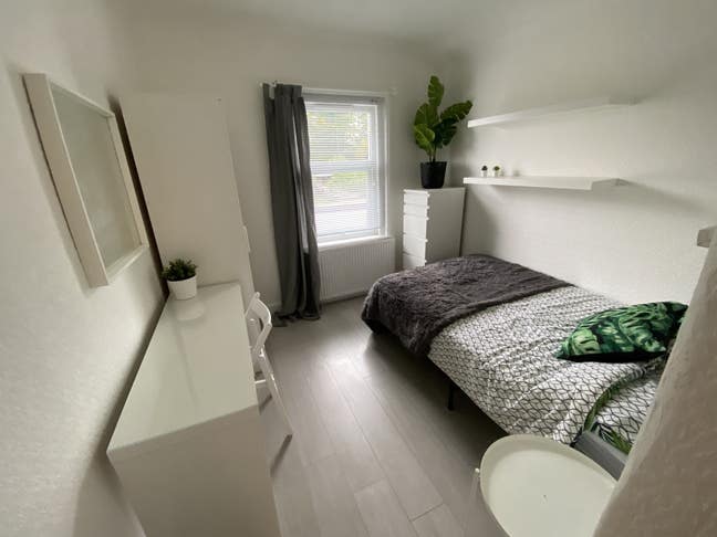 Great Double Room - Professional Epsom Houseshare Main Photo
