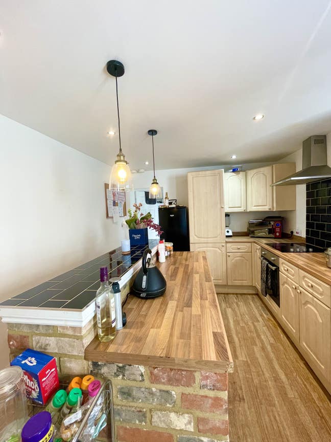 No Fees-Parking- Great Location Main Photo