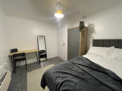 Newly Refurbished Double room Main Photo